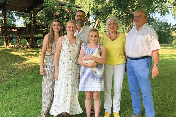 Gerd und Hannelore Philippi sowie Marlen und Mark mit Mia und Merle Philippi