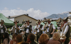 Blütenfest im Eisacktal in Südtirol