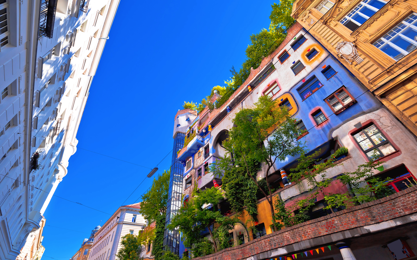 Fassade des Hundertwasserhauses in der Löwengasse