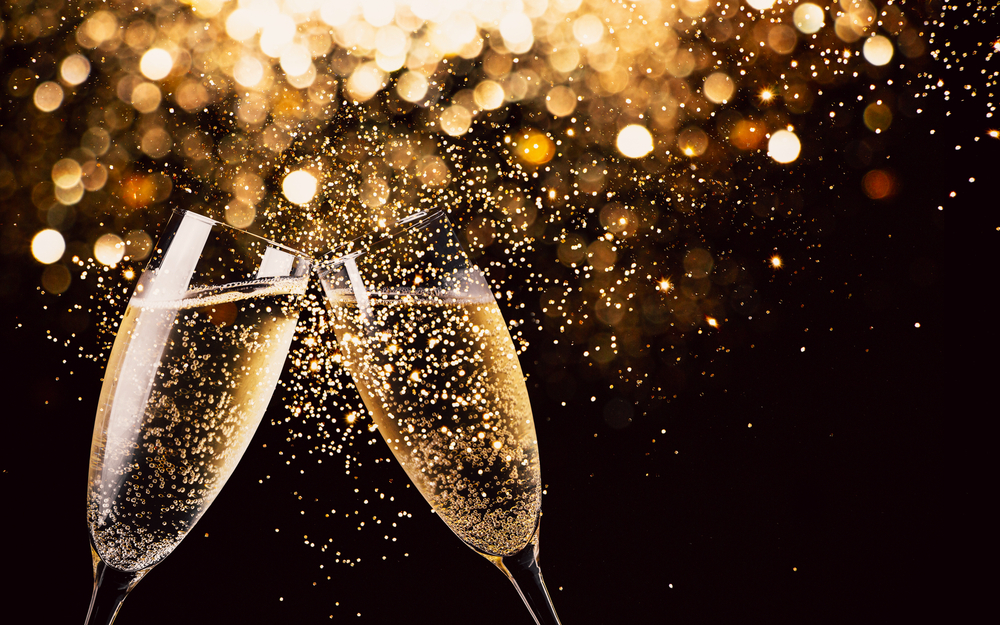 Feierlicher Toast mit Champagner