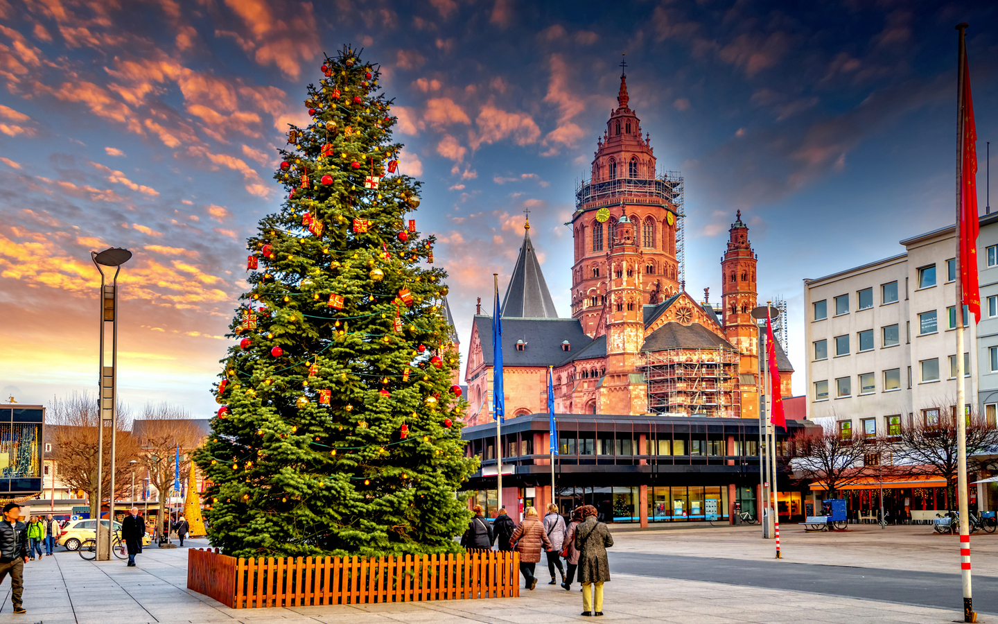 Domplatz in Mainz mit Weihnachtsmarkt, Deutschland 