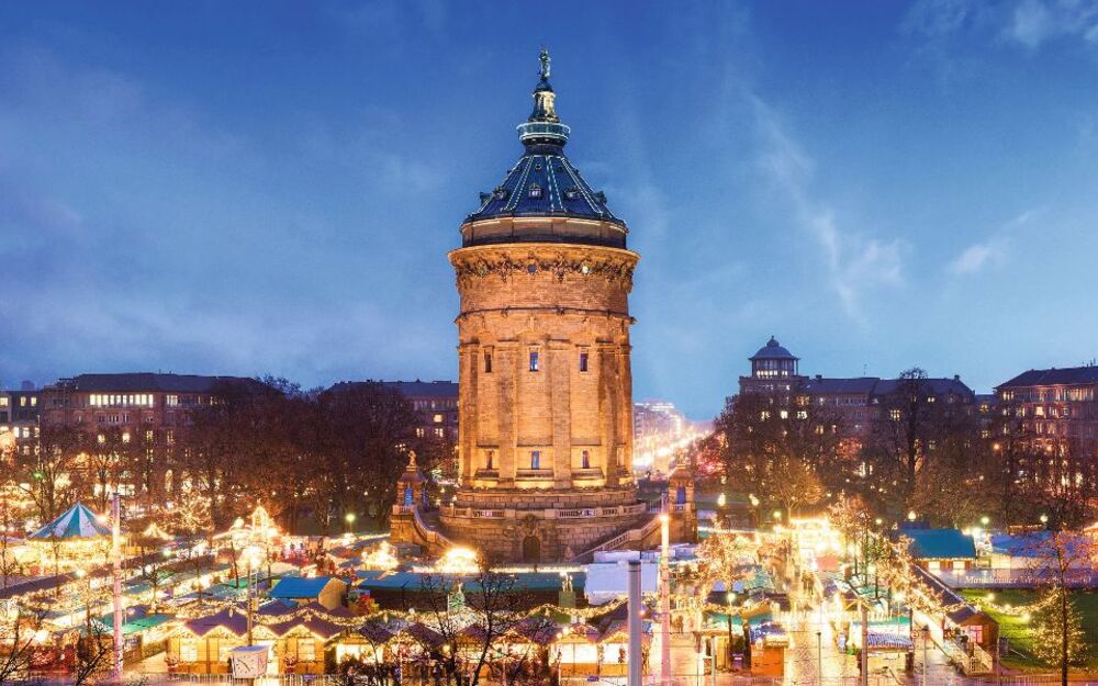 Marktplatz von Wernigerode im Schneefall