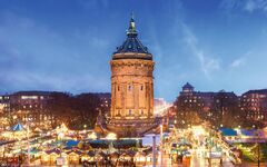 Marktplatz von Wernigerode im Schneefall