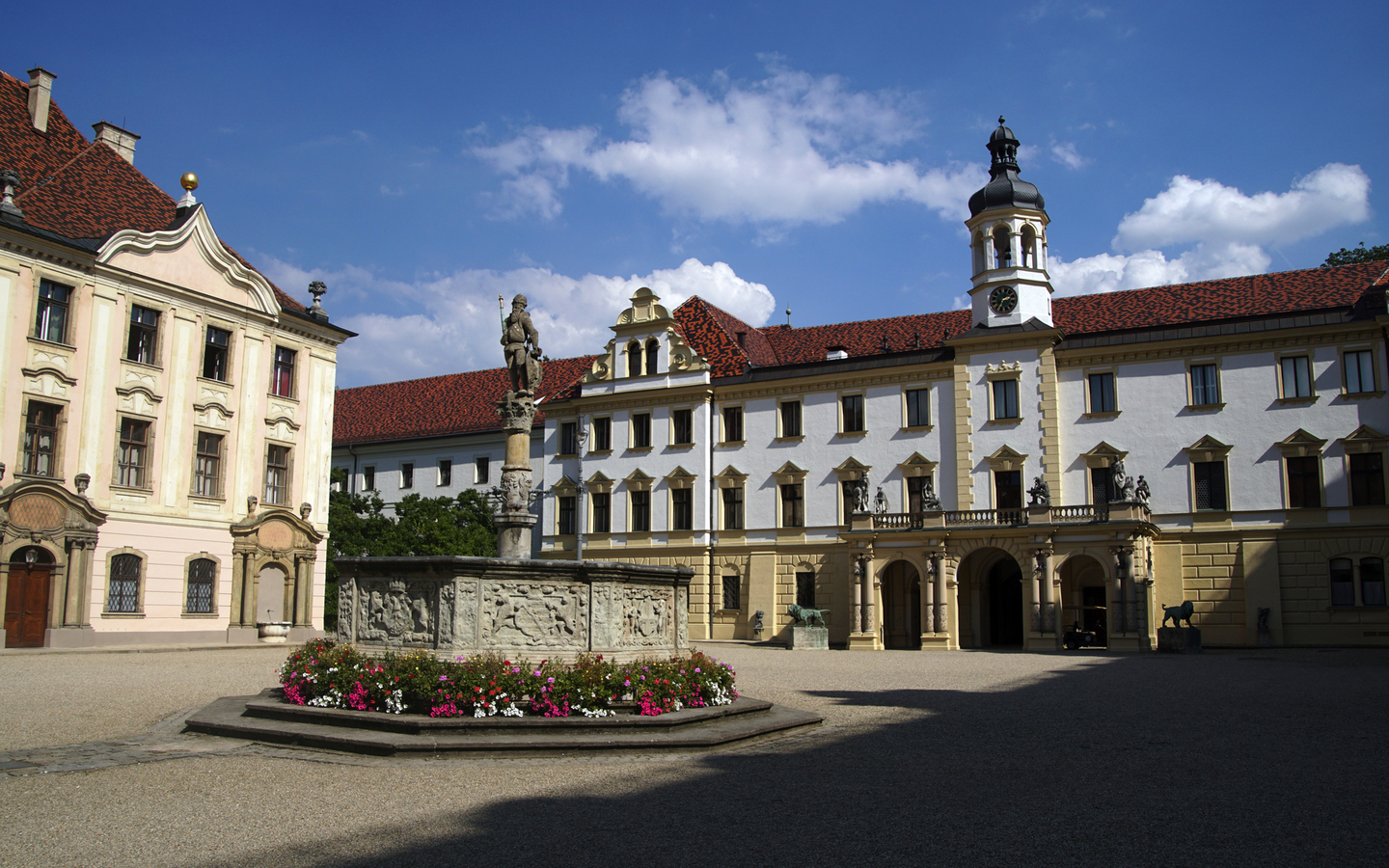 Schloss St. Emmeram oder Schloss Thurn und Taxis in Regensburg