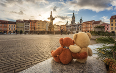Sonnenuntergang in der mittelalterlichen Stadt České Budějovice