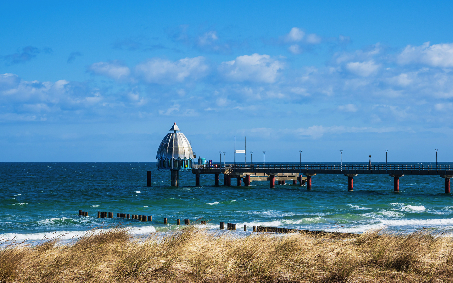 Seebrücke an der Ostseeküste ini Zingst auf dem Fischland-Darß