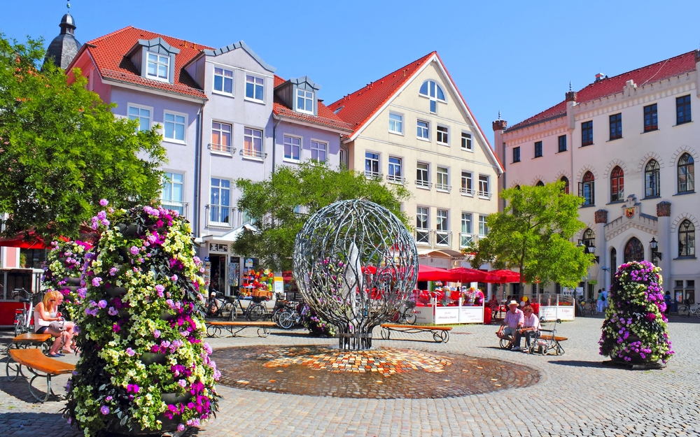Rathausplatz von Waren an der Müritz 