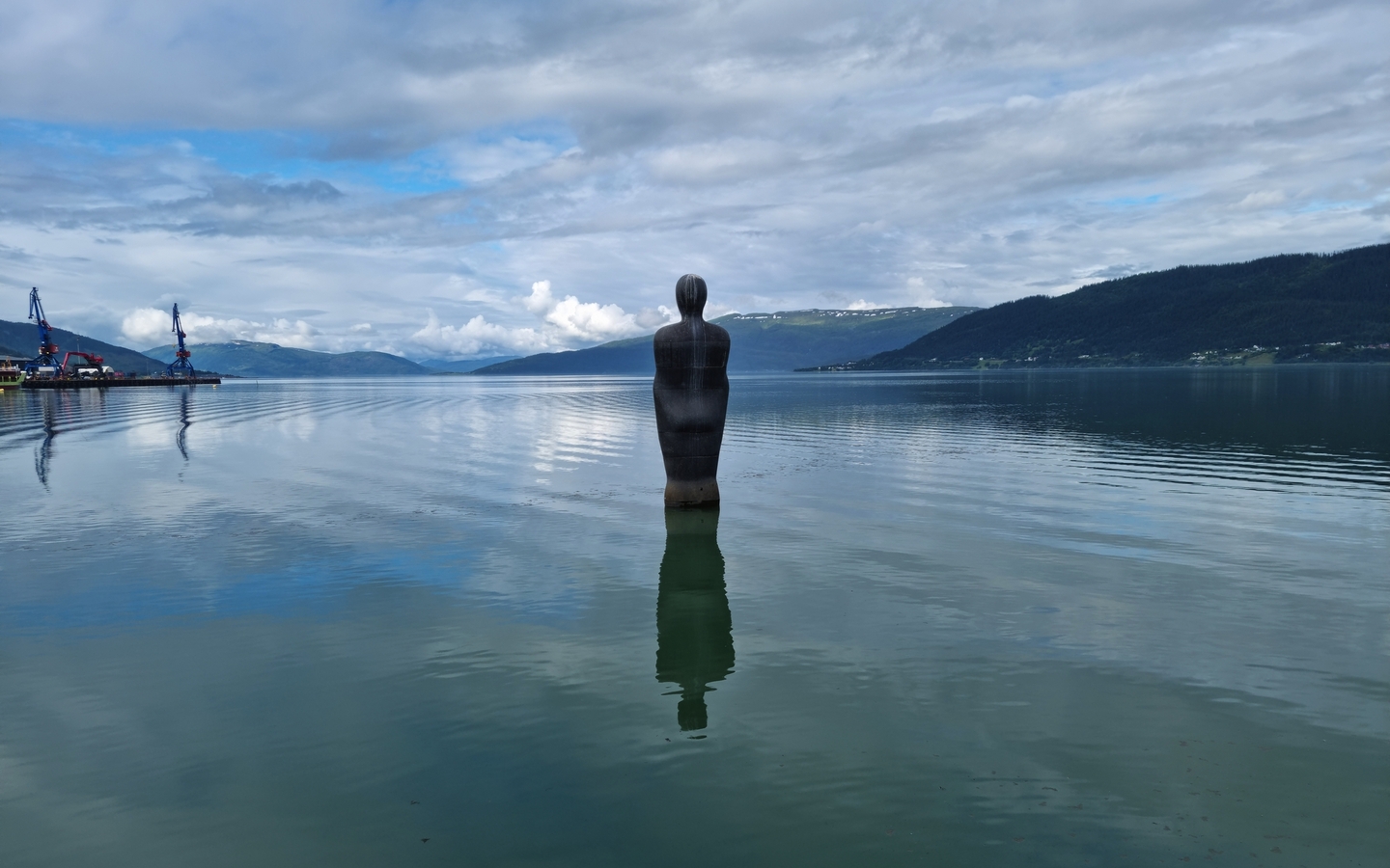 Granitsteinskulptur Havmannen in der Stadt Mo i Rana