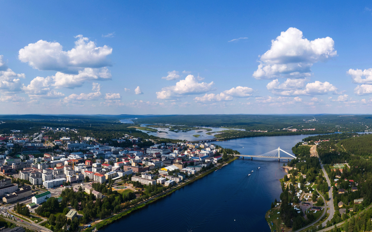 Luftaufnahme der Stadt Rovaniemi in Nordfinnland