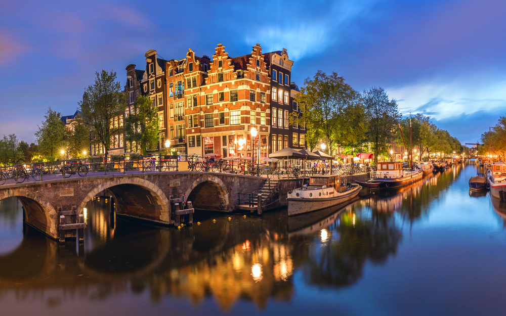 Amsterdam in der Dämmerung, Niederlande