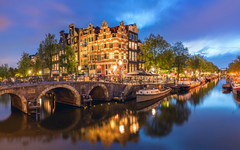 Amsterdam in der Dämmerung, Niederlande