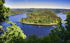 Blick vom Heinsrichstein auf die Bleilochtalsperre
