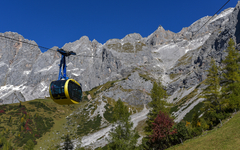 Gondel fährt auf den Dachstein in der Steiermark