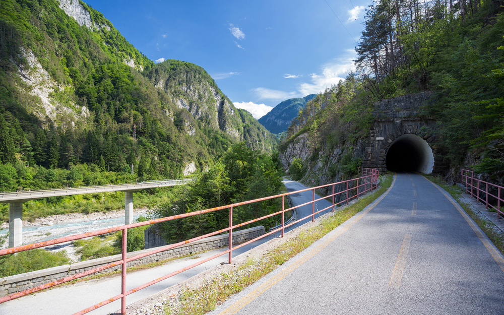 der Alpe Adria Radweg: von den Bergen Österreichs an die italienische Adria