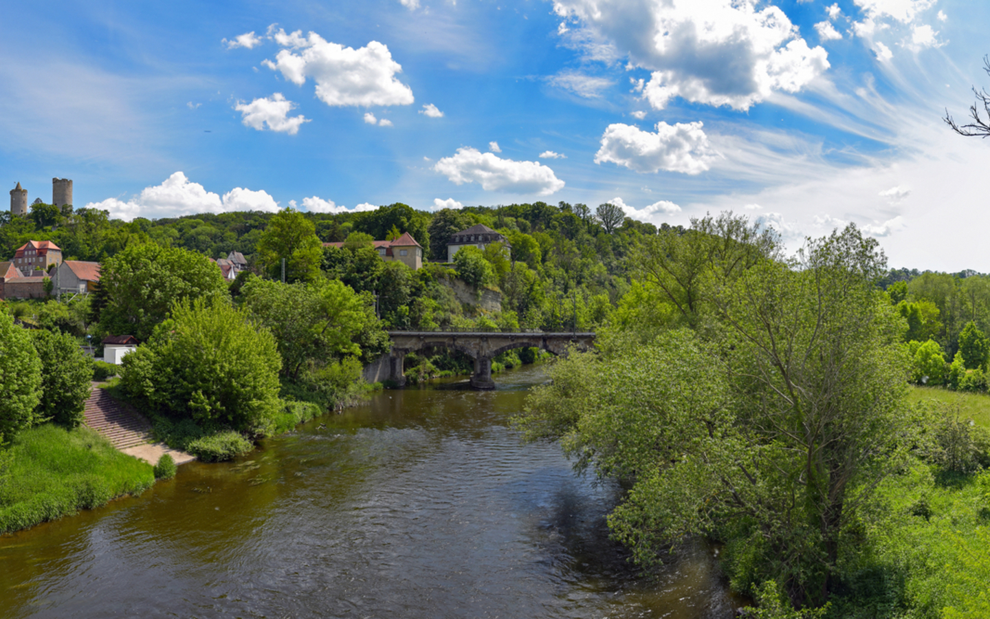 Panorama der Saale mit Burg Saaleck und Rudelsburg