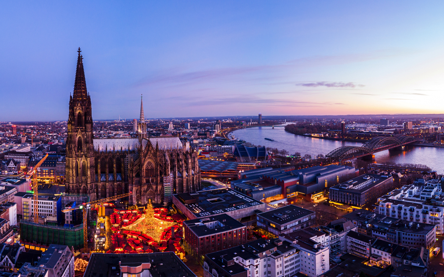 Weihnachtsmarkt am Kölner Dom