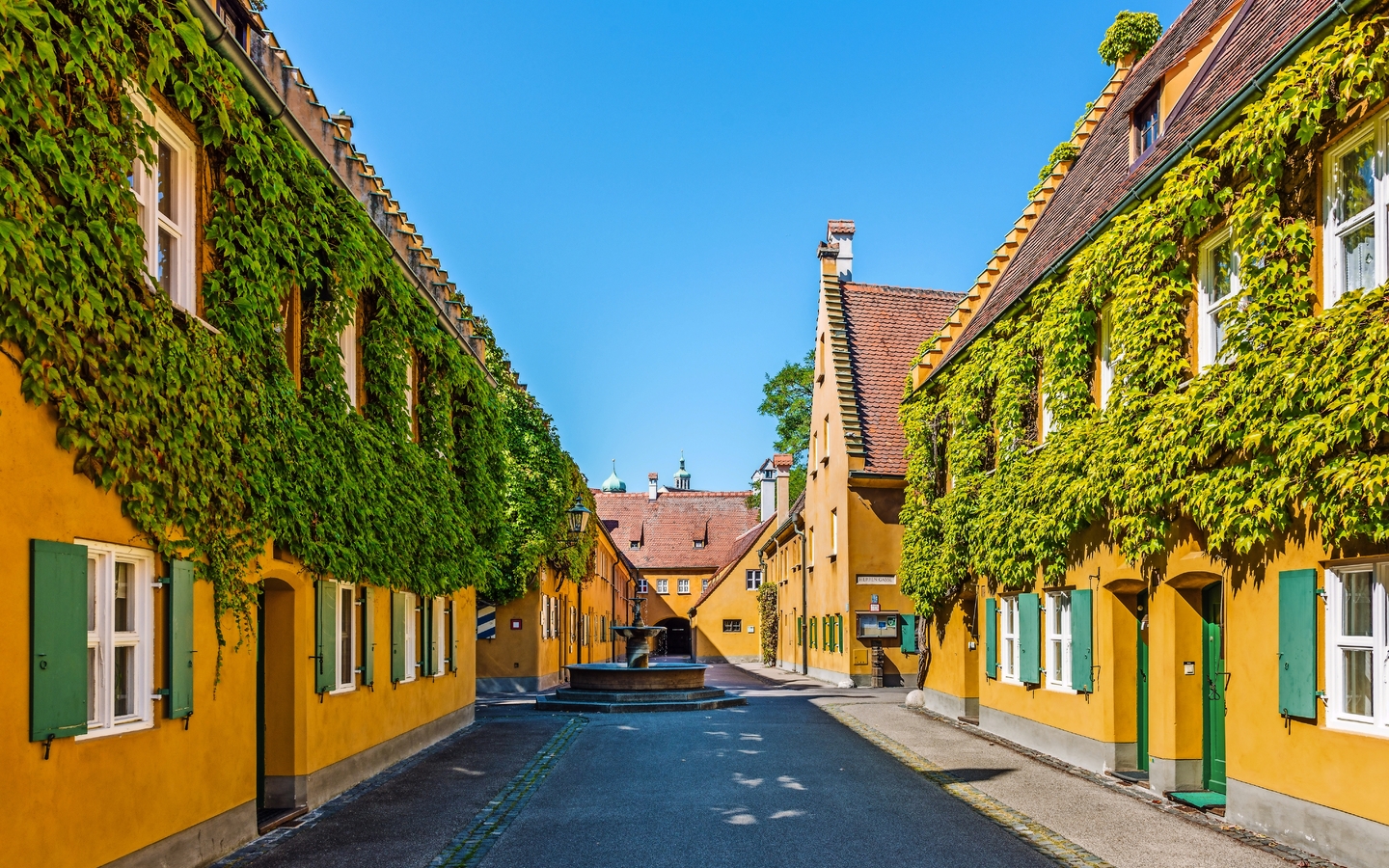 Augsburg: Fuggerei - der älteste Sozialwohnungsbau der Welt